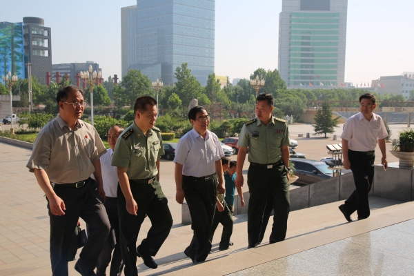 省高校征兵工作专项检查组来德赢官网督导检查征兵工作