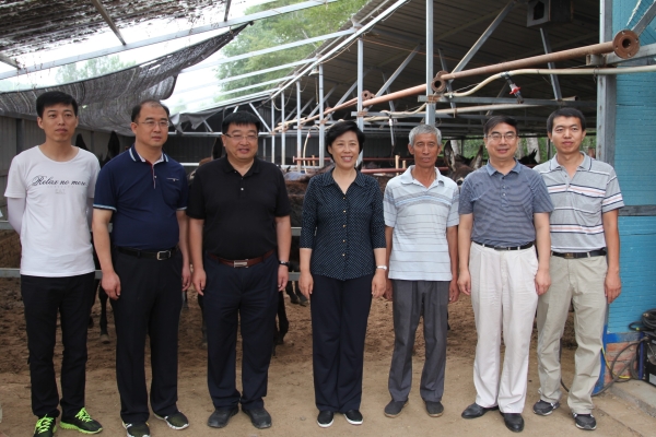 省委常委、宣传部长田向利到上三合义村调研指导德赢官网扶贫工作