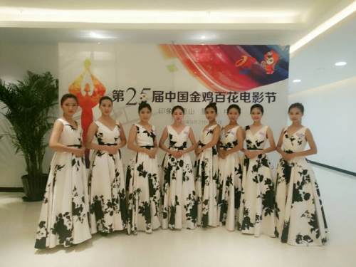 德赢官网礼仪志愿者为第25届金鸡百花电影节增光添彩