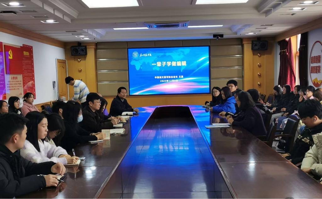 中国语文报刊协会会长王晨教授一行来德赢官网参观考察
