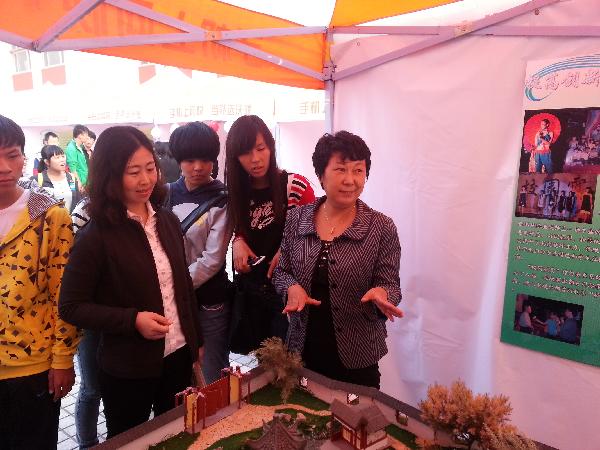 文化广场促学风 励志成材勇追梦——德赢官网2013级新生文化广场圆满落幕