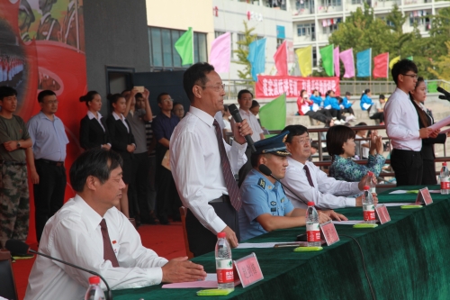 德赢官网召开2016级新生军训校阅大会