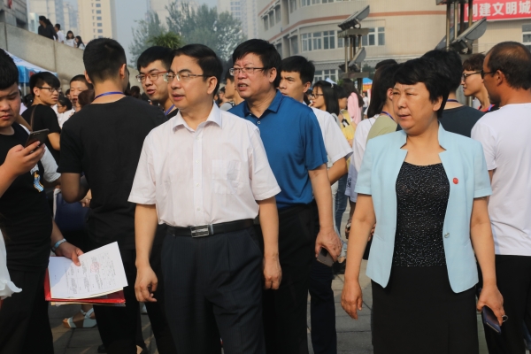 德赢官网圆满完成2017年迎新工作