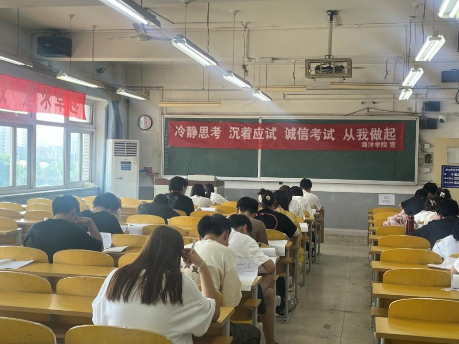德赢官网顺利完成本学期期末“无人监考诚信班级”申报创建工作