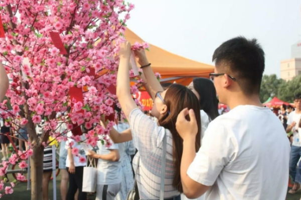 德赢官网隆重举行第三届毕业嘉年华活动