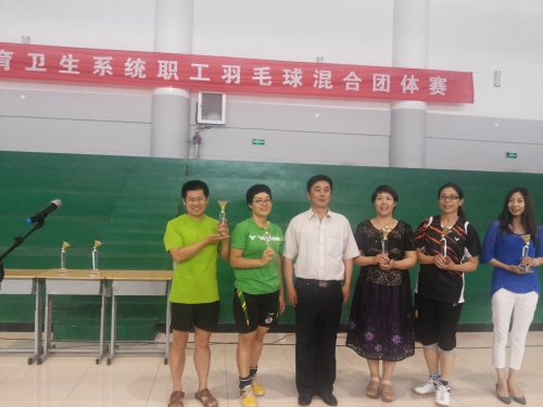 德赢官网选手在市教育卫生系统职工羽毛球比赛中获得佳绩