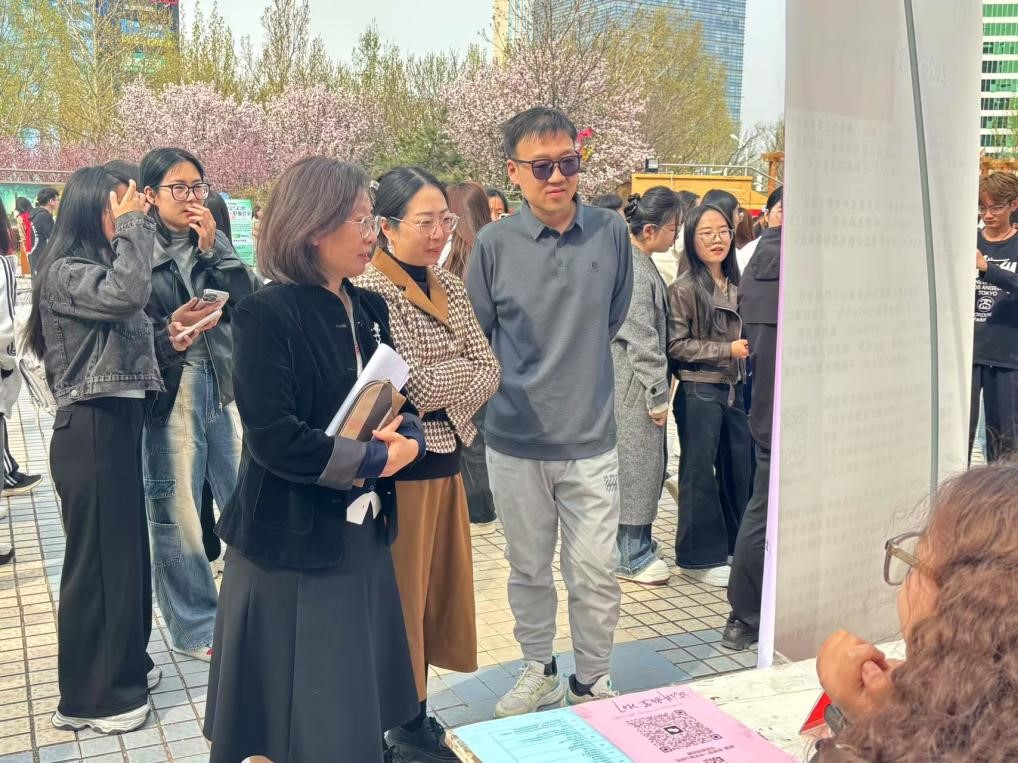 德赢AC米兰官网举办2025年校园分专业专场招聘会——63家企业齐聚行知广场助力师院学子就业